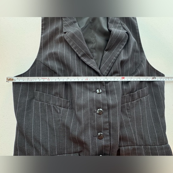 Norma Kamali Charcoal Gray Pinstriped 
Women's Vest Size Medium - Picture 4 of 6